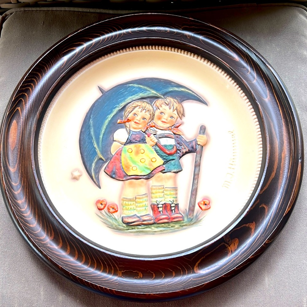 Hummel Anniversary Stormy Weather Plate by Goebel Collector Set.  1975 - 1980